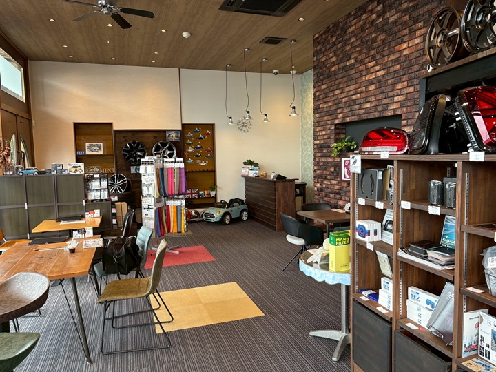 ミニガレージパラドックス店内