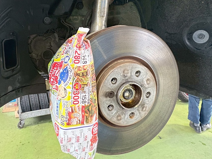 ブレーキキャリパーをマスキング